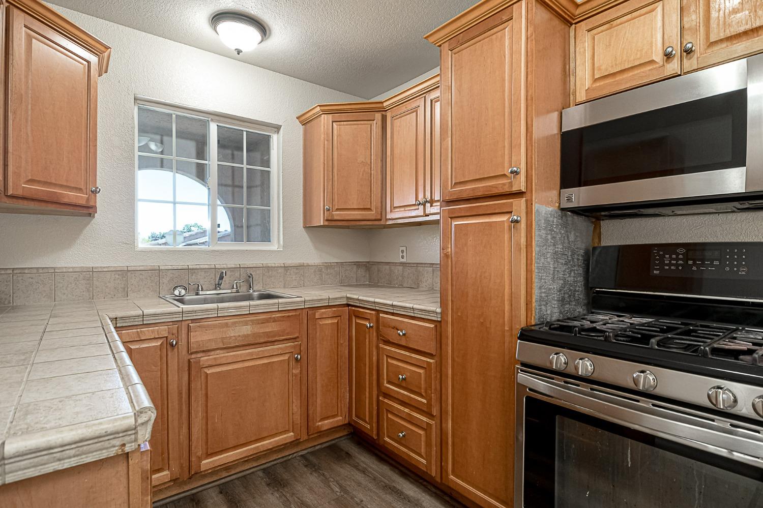 Detail Gallery Image 8 of 19 For 912 Wynona Way, Lathrop,  CA 95330 - 3 Beds | 2 Baths