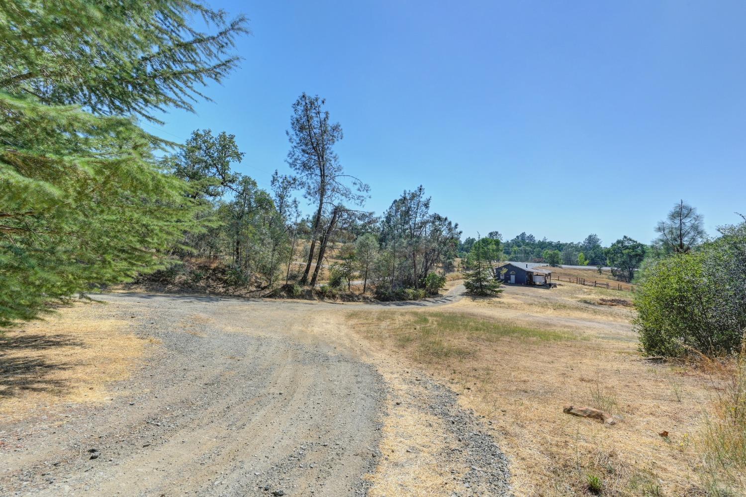 Detail Gallery Image 26 of 42 For 4460 Grass Valley Hwy, Auburn,  CA 95602 - 3 Beds | 2/1 Baths