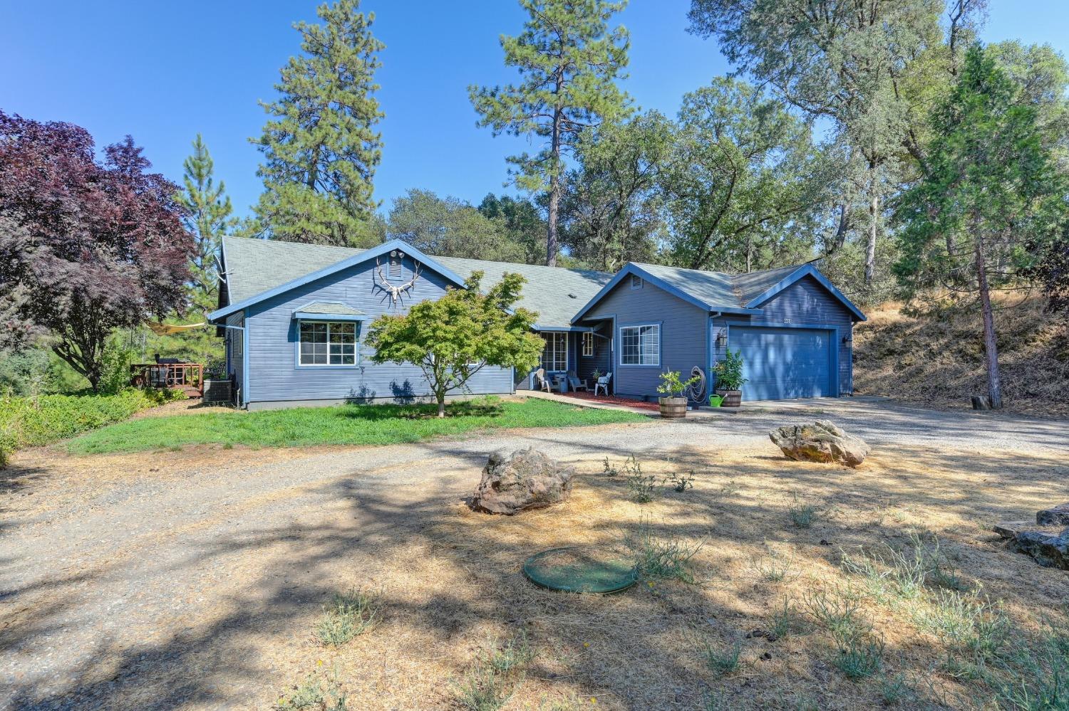 Detail Gallery Image 1 of 42 For 4460 Grass Valley Hwy, Auburn,  CA 95602 - 3 Beds | 2/1 Baths