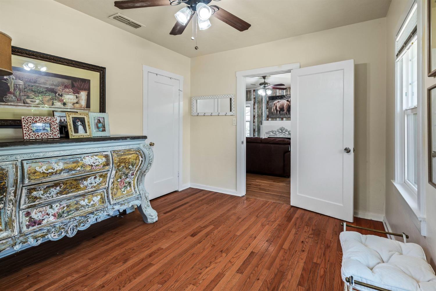 Detail Gallery Image 11 of 30 For 5940 Stanley Ave, Carmichael,  CA 95608 - 3 Beds | 2 Baths