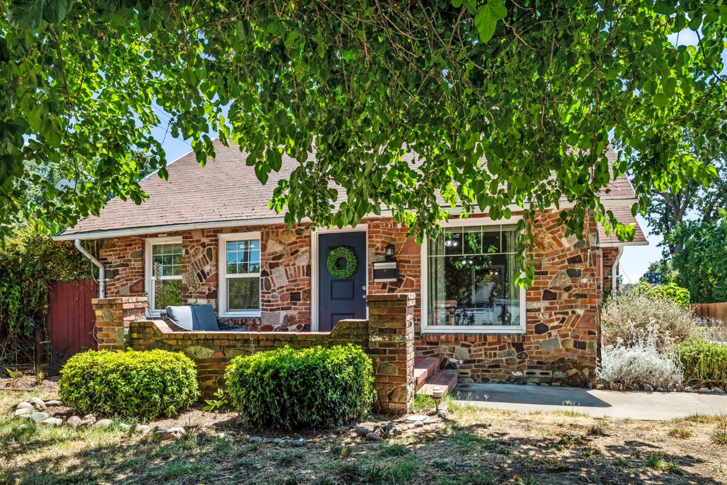 Detail Gallery Image 2 of 30 For 5940 Stanley Ave, Carmichael,  CA 95608 - 3 Beds | 2 Baths