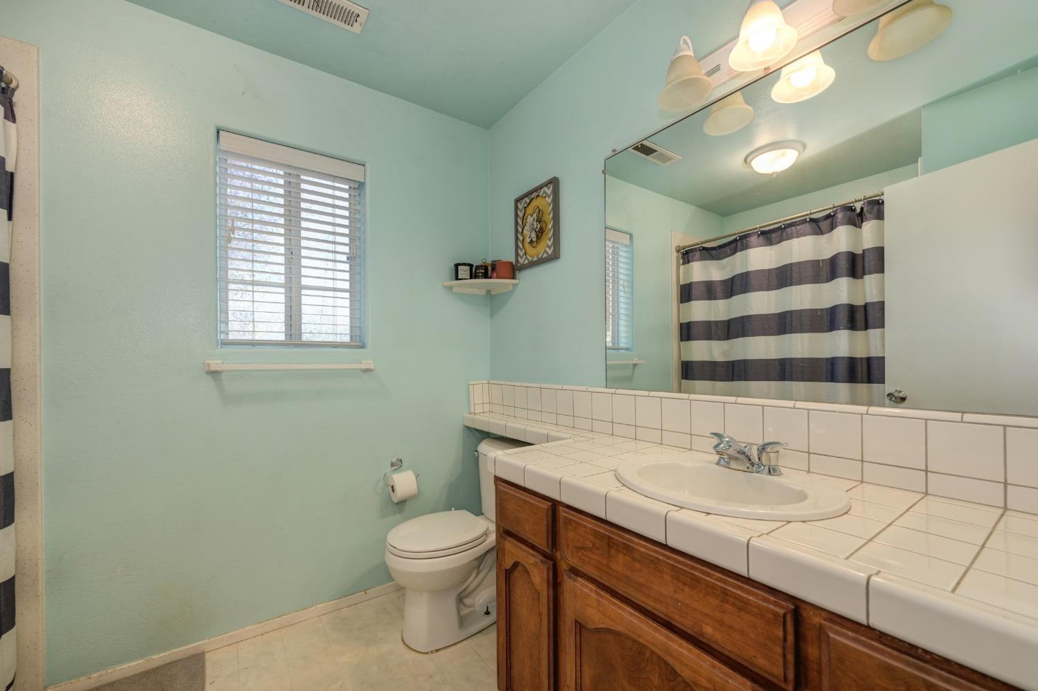 Detail Gallery Image 21 of 42 For 4460 Grass Valley Hwy, Auburn,  CA 95602 - 3 Beds | 2/1 Baths