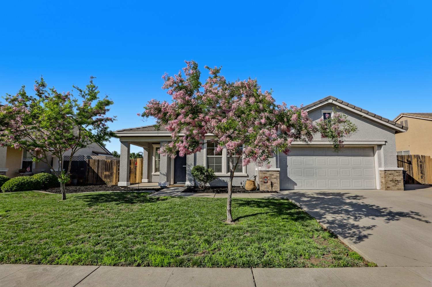 Detail Gallery Image 1 of 1 For 1175 Bronco Dr, Plumas Lake,  CA 95961 - 3 Beds | 2 Baths