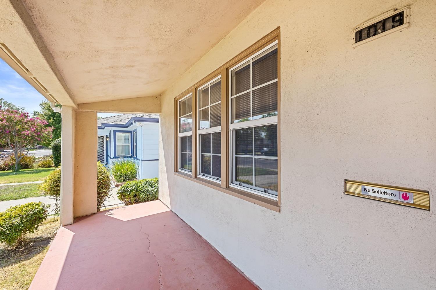 Detail Gallery Image 6 of 37 For 1019 S Country Club Blvd, Stockton,  CA 95204 - 3 Beds | 1/1 Baths