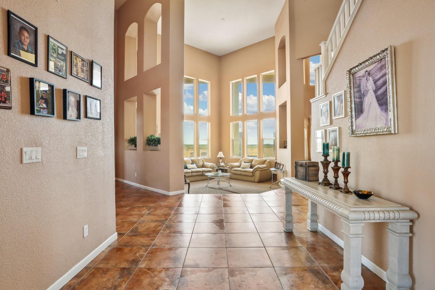 Detail Gallery Image 6 of 34 For 26651 S Airport Way, Manteca,  CA 95337 - 4 Beds | 3/1 Baths