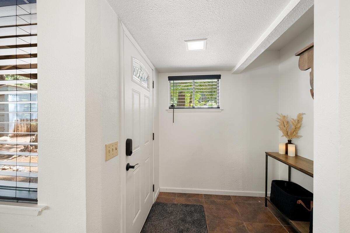 Detail Gallery Image 9 of 54 For 2940 Shadow Ln, Pollock Pines,  CA 95726 - 2 Beds | 1/1 Baths