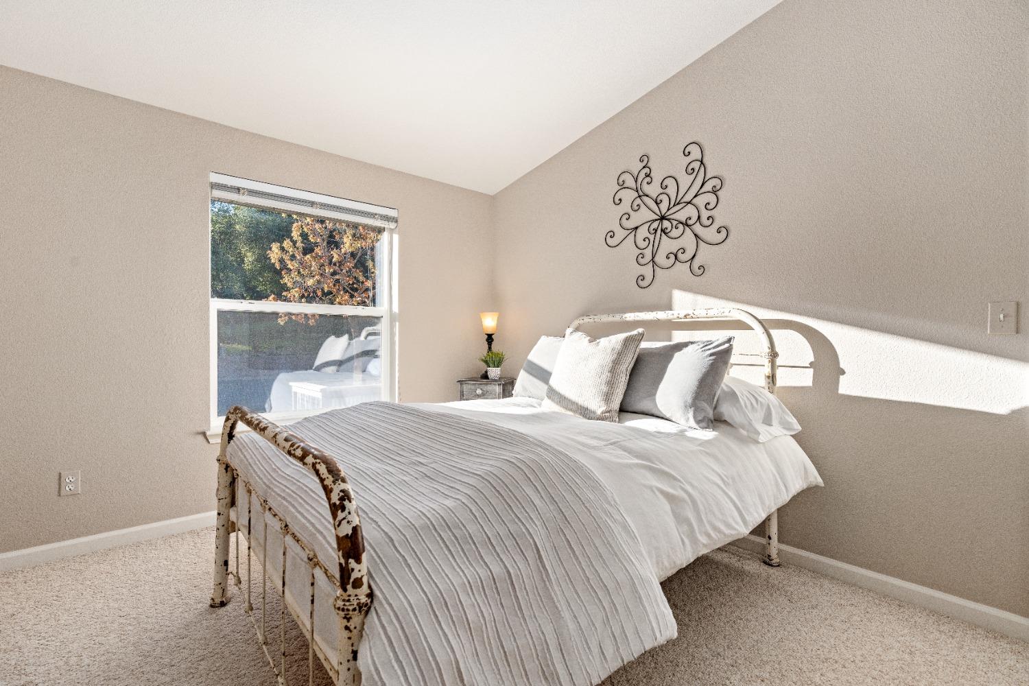 Detail Gallery Image 12 of 73 For 10381 Donna Way, Penn Valley,  CA 95946 - 4 Beds | 2 Baths