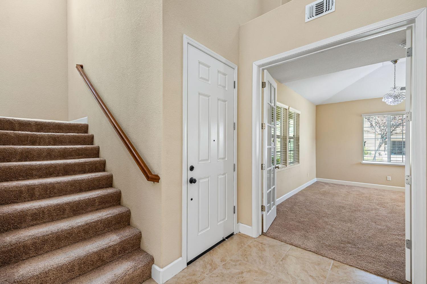 Detail Gallery Image 5 of 54 For 1396 Skibbereen Way, Rocklin,  CA 95765 - 5 Beds | 3/1 Baths