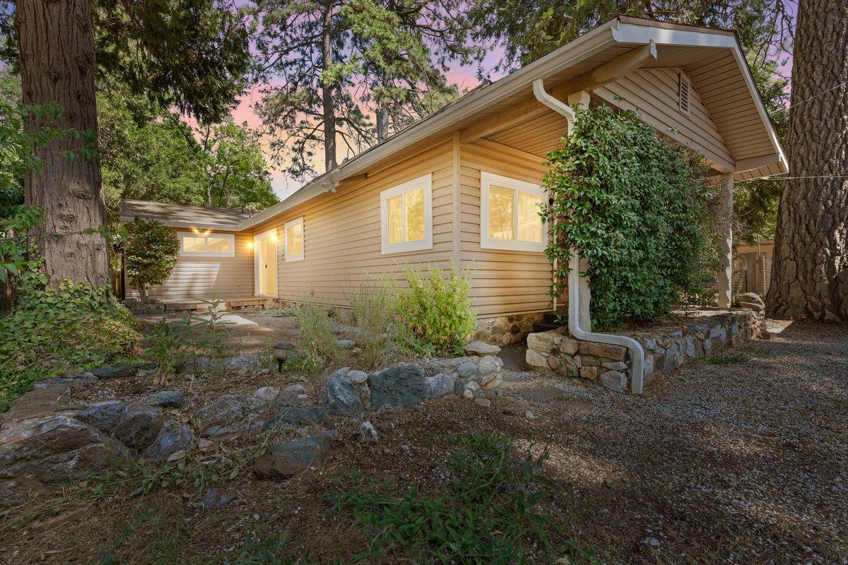 Detail Gallery Image 1 of 1 For 10391 Carey Dr, Grass Valley,  CA 95945 - 3 Beds | 2 Baths