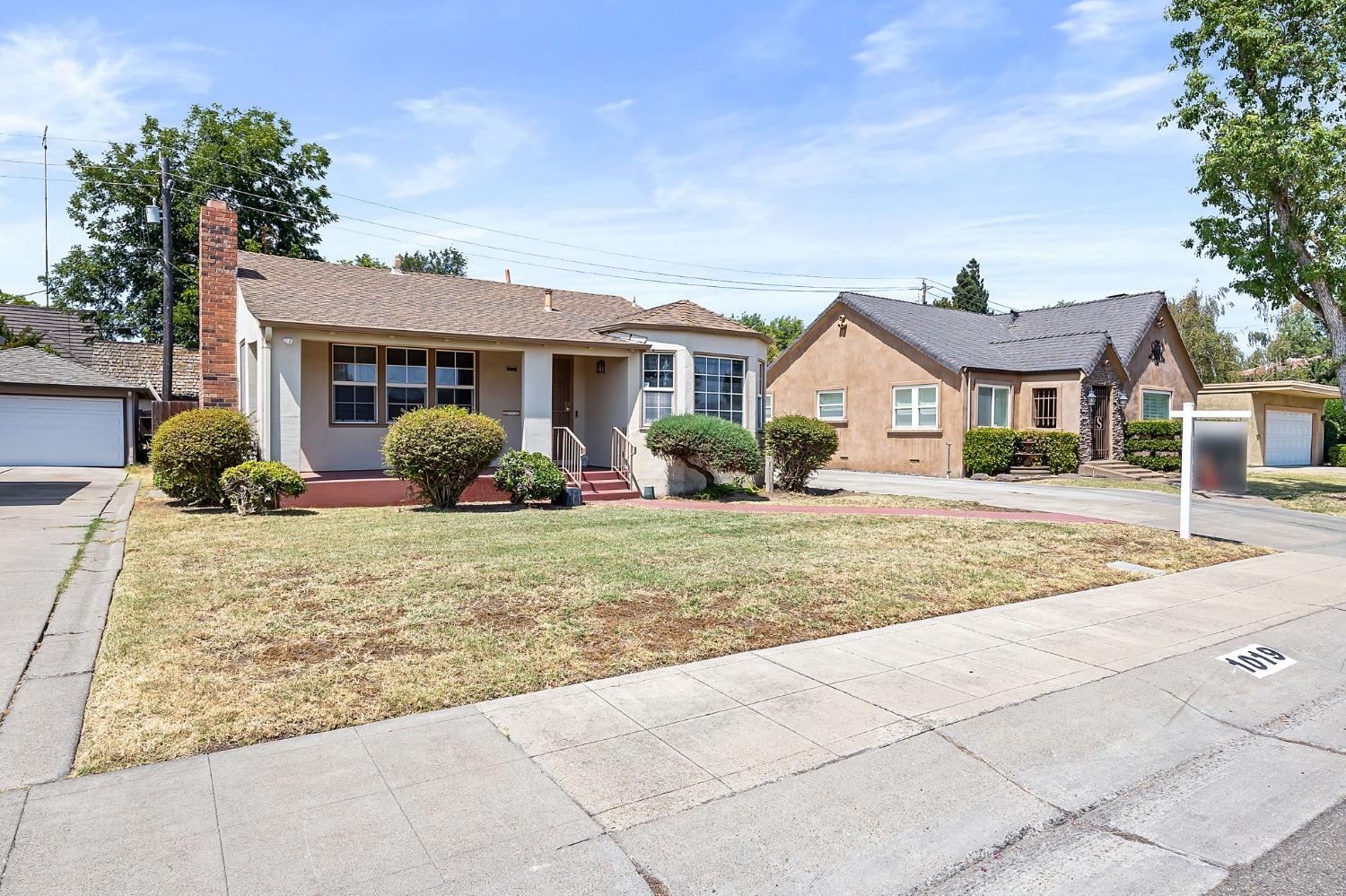 Detail Gallery Image 3 of 37 For 1019 S Country Club Blvd, Stockton,  CA 95204 - 3 Beds | 1/1 Baths