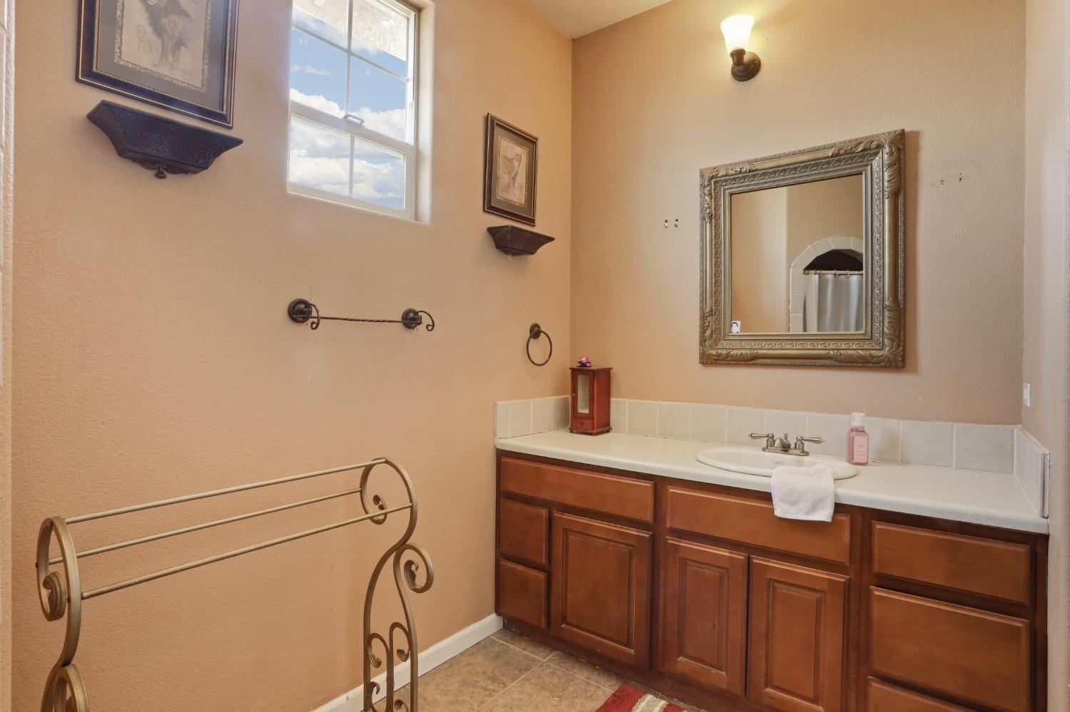 Detail Gallery Image 22 of 34 For 26651 S Airport Way, Manteca,  CA 95337 - 4 Beds | 3/1 Baths