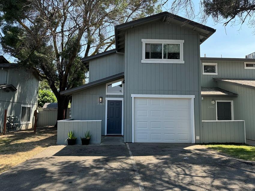 Detail Gallery Image 1 of 36 For 2315 East St, Tracy,  CA 95376 - 2 Beds | 1/1 Baths