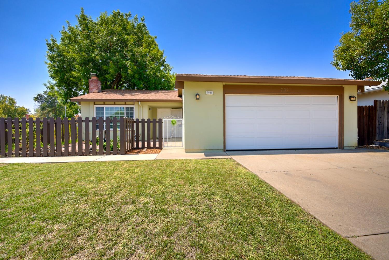 Detail Gallery Image 1 of 1 For 7031 Stanford Oak Dr, Sacramento,  CA 95842 - 3 Beds | 2 Baths