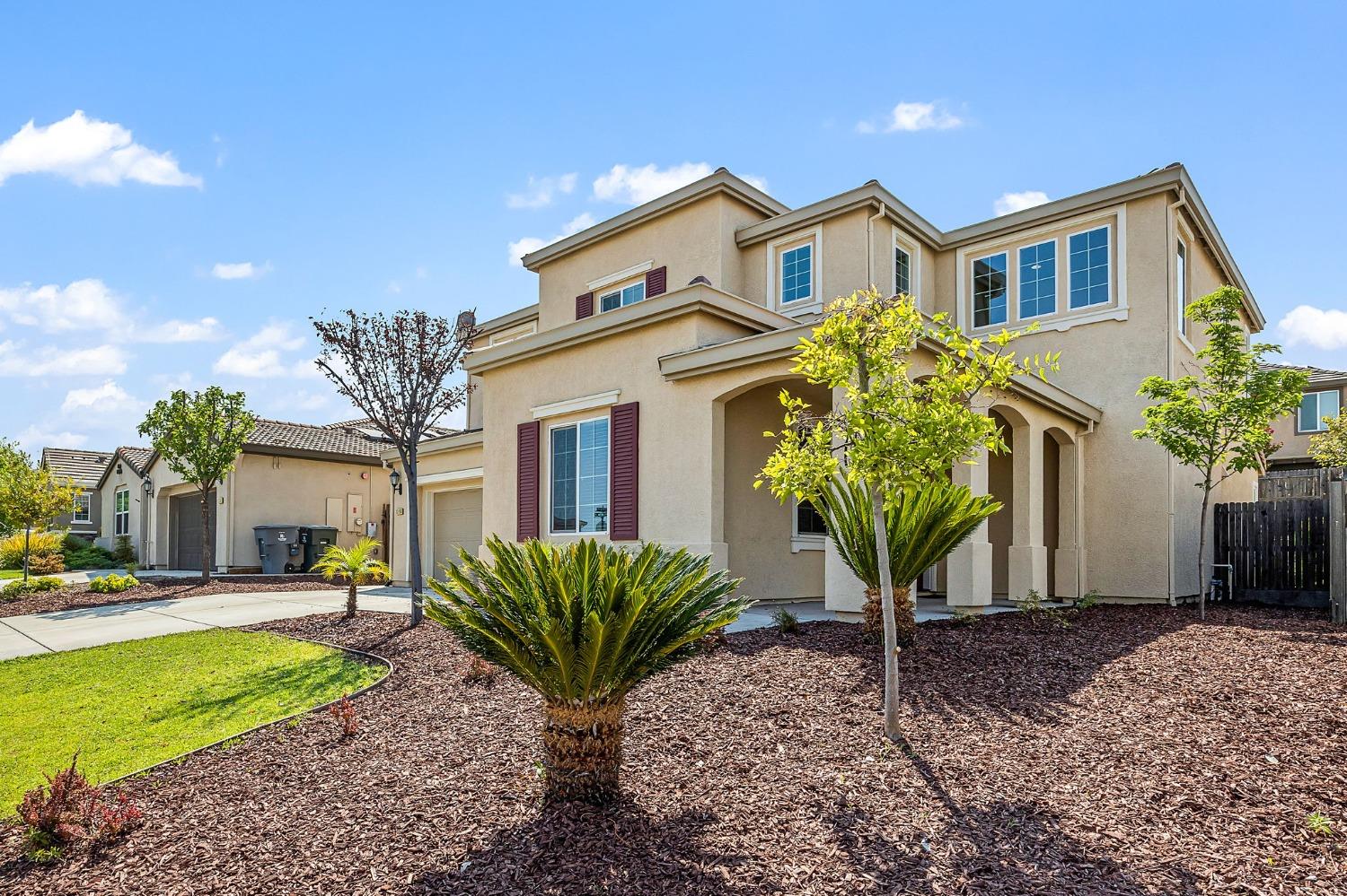 Detail Gallery Image 3 of 54 For 1396 Skibbereen Way, Rocklin,  CA 95765 - 5 Beds | 3/1 Baths