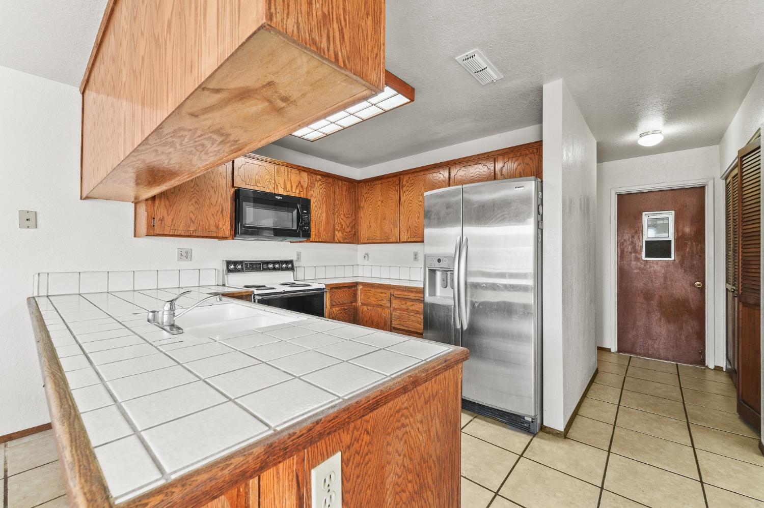 Detail Gallery Image 9 of 22 For 3708 Terneuzen Ave, Modesto,  CA 95356 - 3 Beds | 2/1 Baths