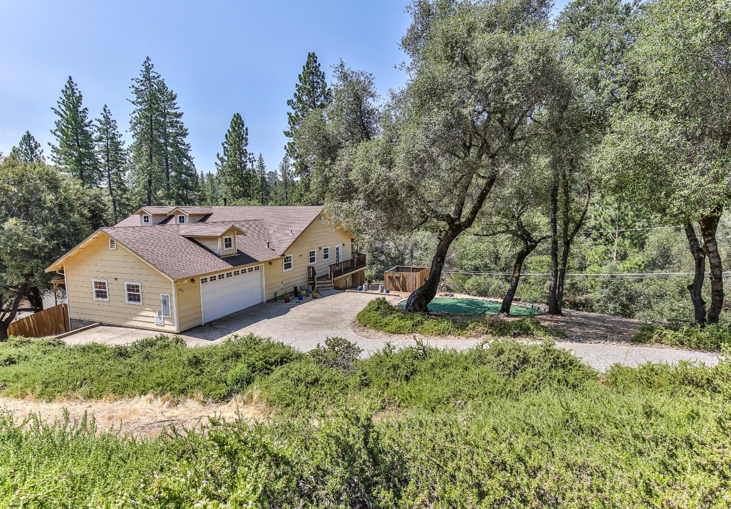 Detail Gallery Image 1 of 39 For 820 Poverty Hill Dr, Placerville,  CA 95667 - 3 Beds | 2 Baths