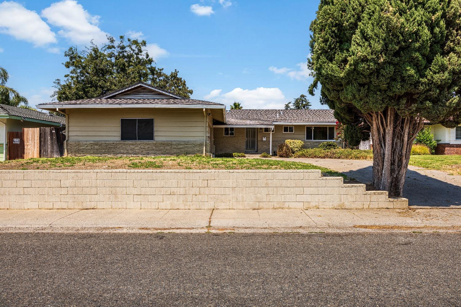 Detail Gallery Image 1 of 1 For 4509 Ashcroft Ave, Sacramento,  CA 95841 - 3 Beds | 2/1 Baths