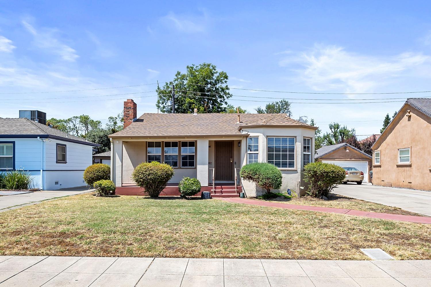 Detail Gallery Image 2 of 37 For 1019 S Country Club Blvd, Stockton,  CA 95204 - 3 Beds | 1/1 Baths