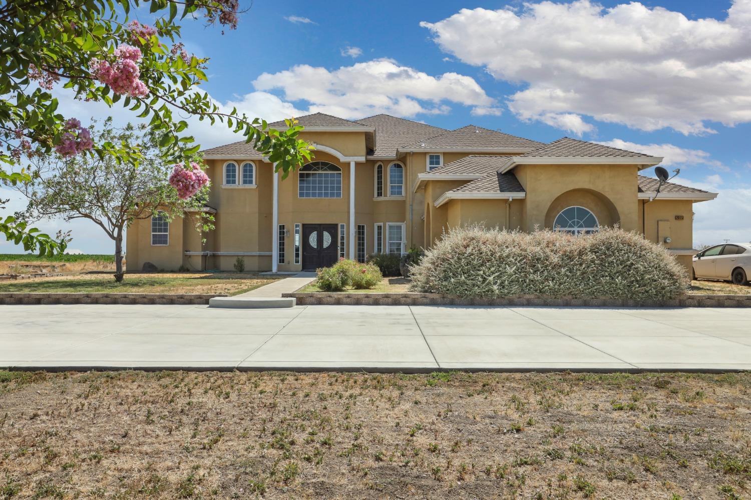 Detail Gallery Image 1 of 34 For 26651 S Airport Way, Manteca,  CA 95337 - 4 Beds | 3/1 Baths