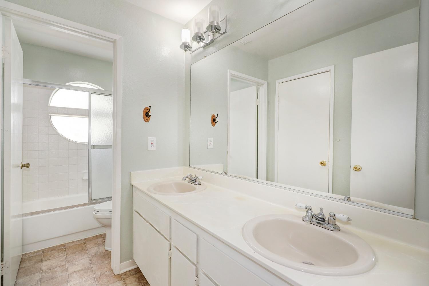 Detail Gallery Image 13 of 22 For 1505 Hood Rd #F,  Sacramento,  CA 95825 - 2 Beds | 2 Baths