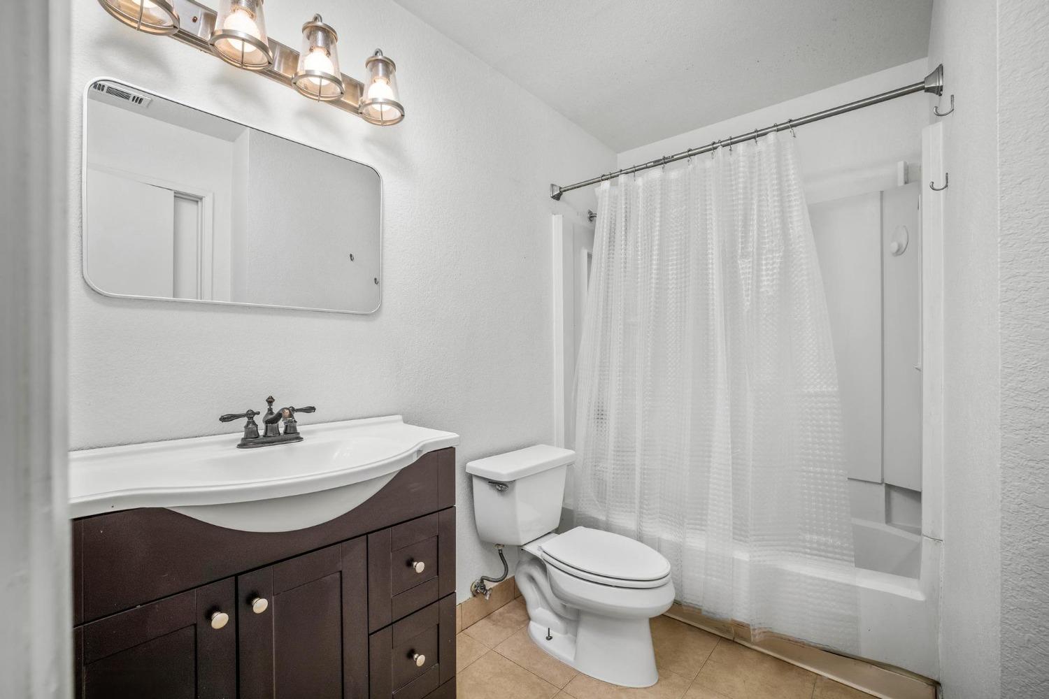 Detail Gallery Image 4 of 38 For 1661 Pyrenees Ave #69,  Stockton,  CA 95210 - 2 Beds | 1/1 Baths