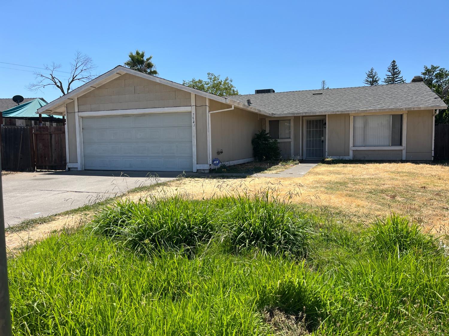 Detail Gallery Image 1 of 1 For 7542 Glendora Ct, Sacramento,  CA 95823 - 3 Beds | 2 Baths