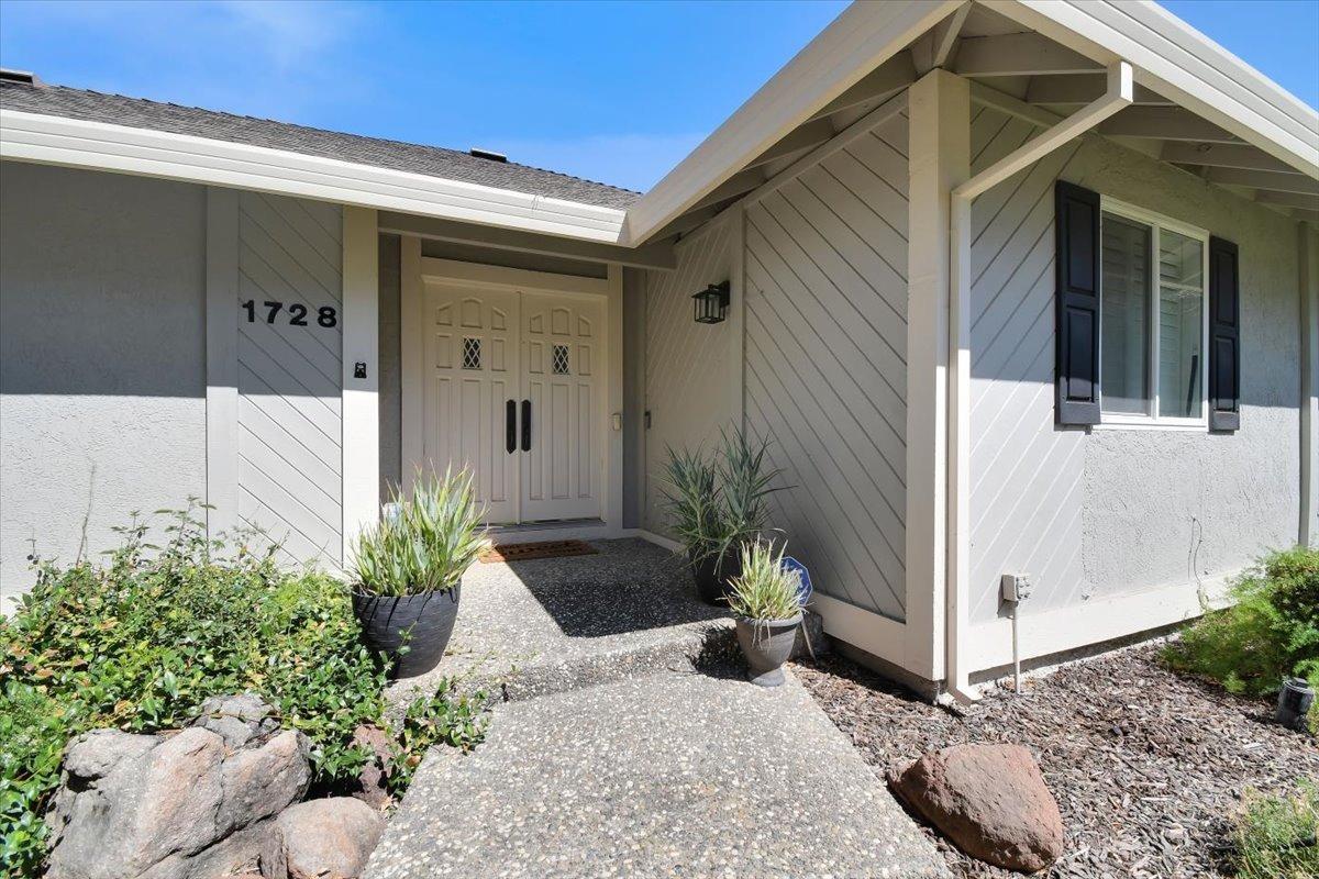 Detail Gallery Image 2 of 73 For 1728 Columbia Dr, Yuba City,  CA 95991 - 4 Beds | 2/1 Baths