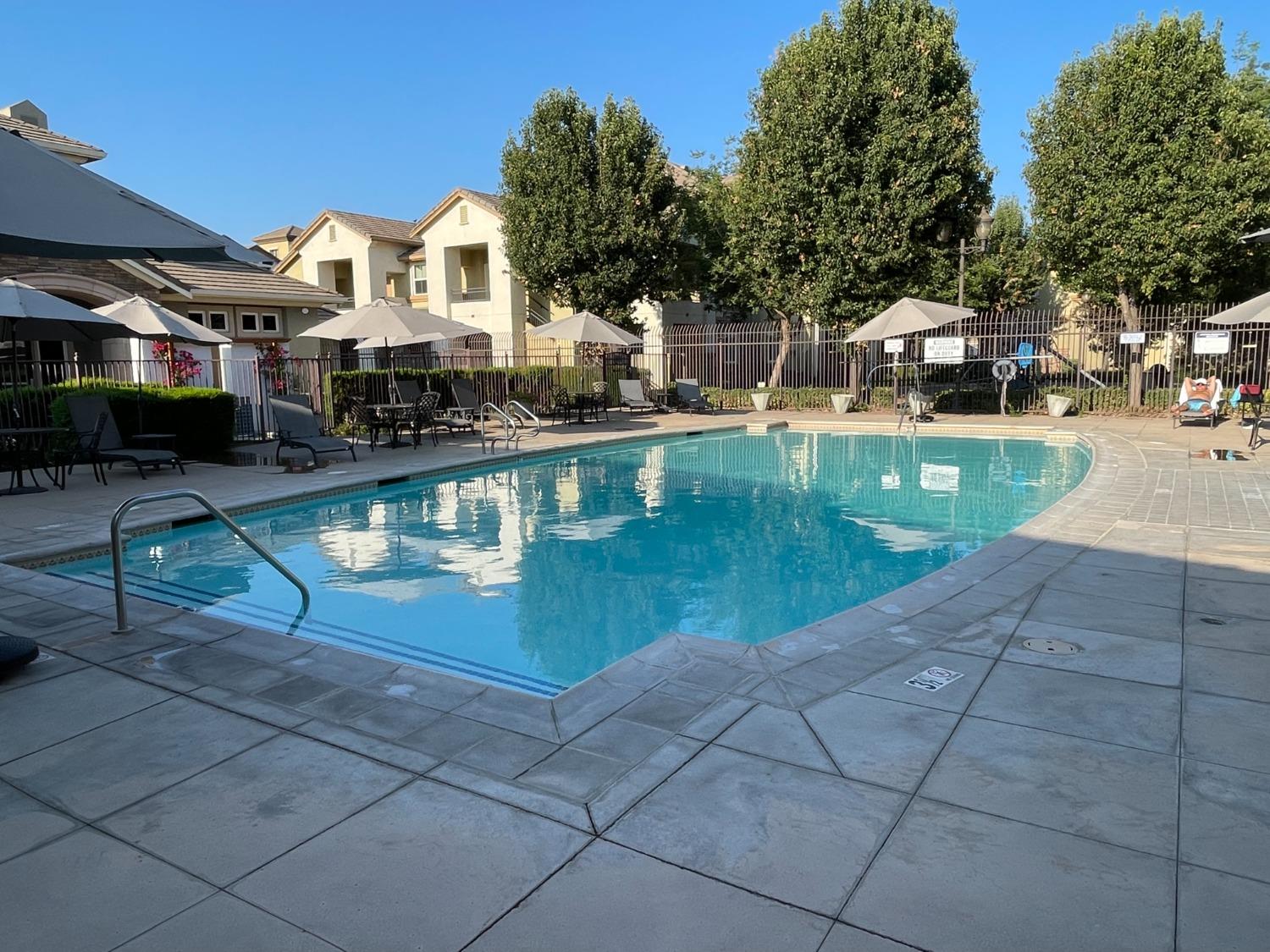 Detail Gallery Image 9 of 26 For 1360 Shady Ln #822,  Turlock,  CA 95382 - 3 Beds | 2 Baths