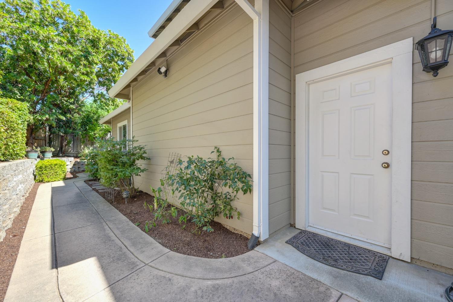 Detail Gallery Image 64 of 77 For 8816 Chandeaux Ln, Fair Oaks,  CA 95628 - 5 Beds | 3 Baths