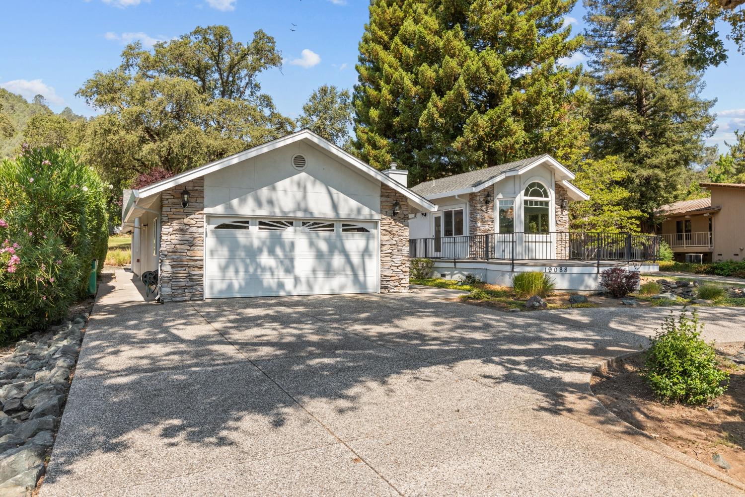 Detail Gallery Image 1 of 55 For 19088 Wildflower Dr, Penn Valley,  CA 95946 - 4 Beds | 3 Baths