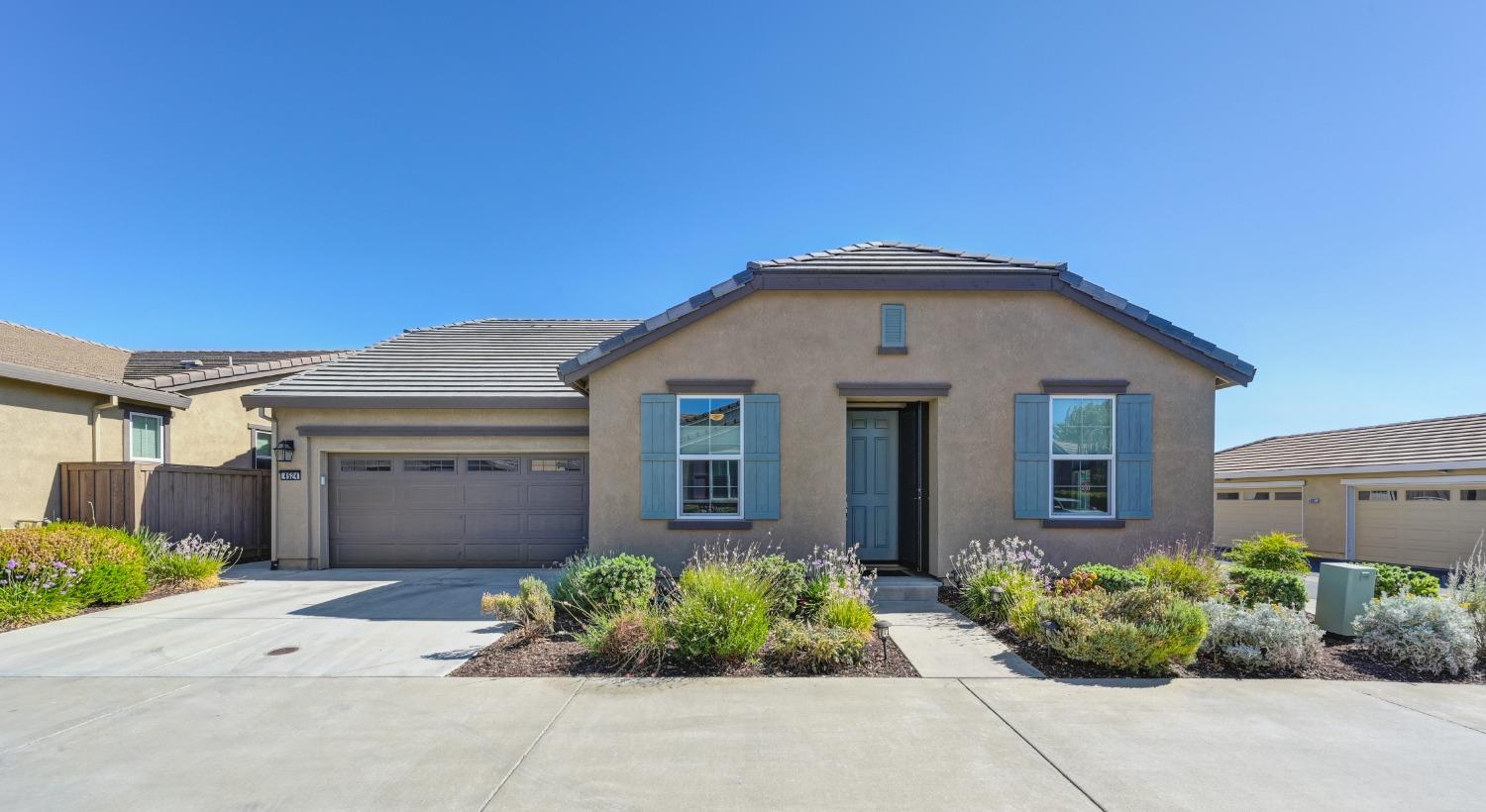 Detail Gallery Image 1 of 1 For 4524 Paso Centro Ln, Sacramento,  CA 95834 - 2 Beds | 2/1 Baths