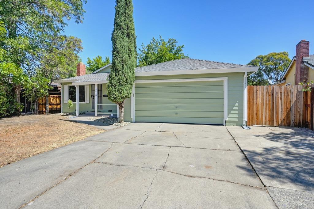 Detail Gallery Image 1 of 1 For 2131 Arliss Way, Sacramento,  CA 95822 - 3 Beds | 1/1 Baths