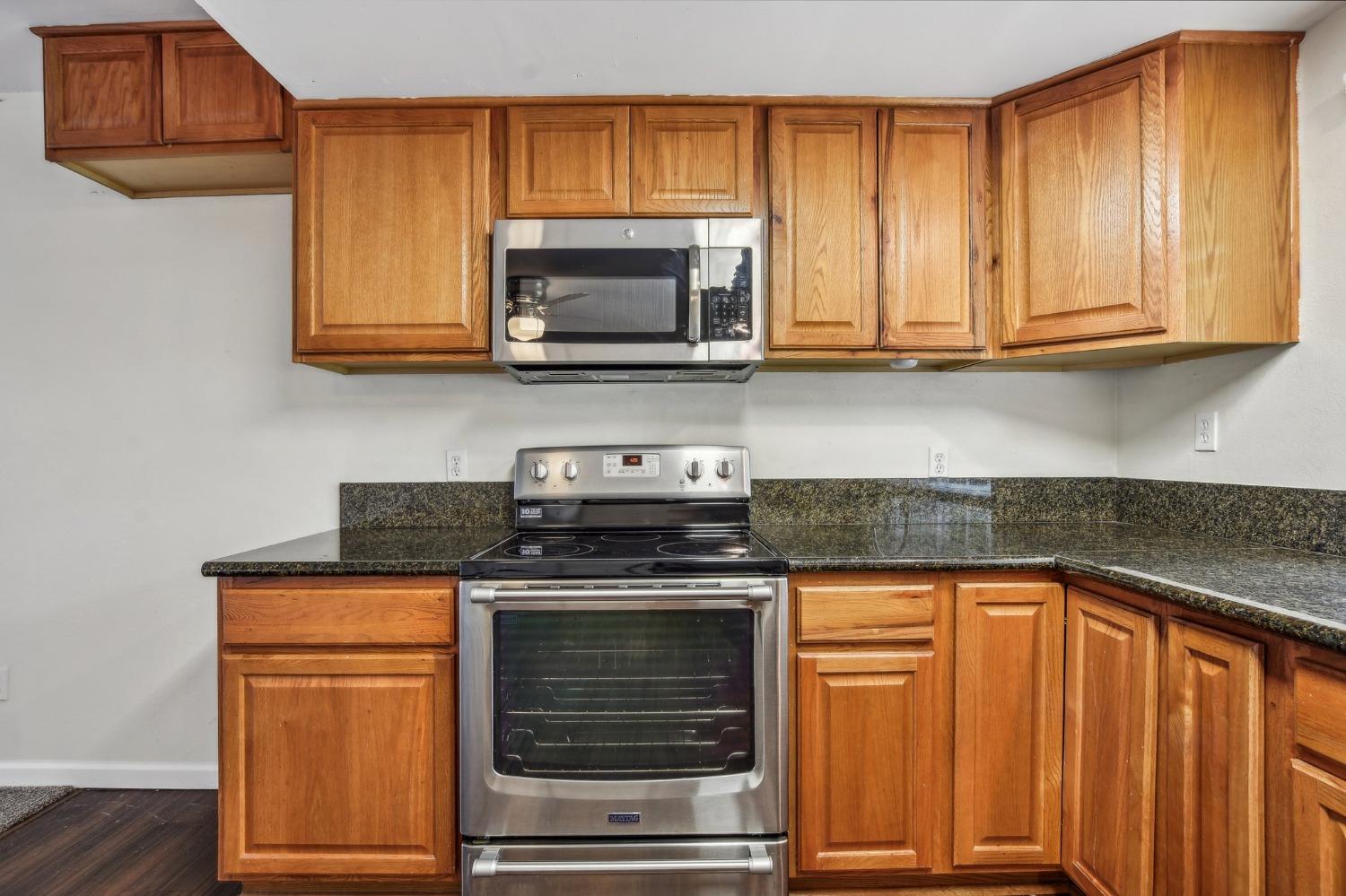 Detail Gallery Image 5 of 14 For 3947 Arthur Ct, Cameron Park,  CA 95682 - 2 Beds | 1/1 Baths