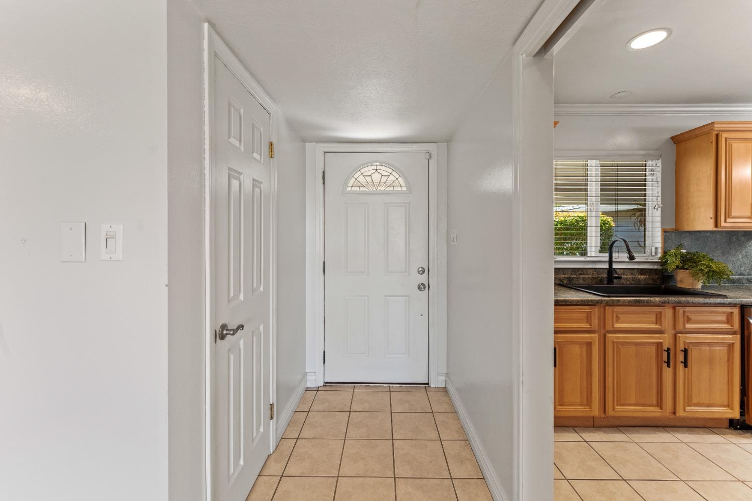 Detail Gallery Image 16 of 52 For 3029 Stanton Cir, Carmichael,  CA 95608 - 3 Beds | 2 Baths