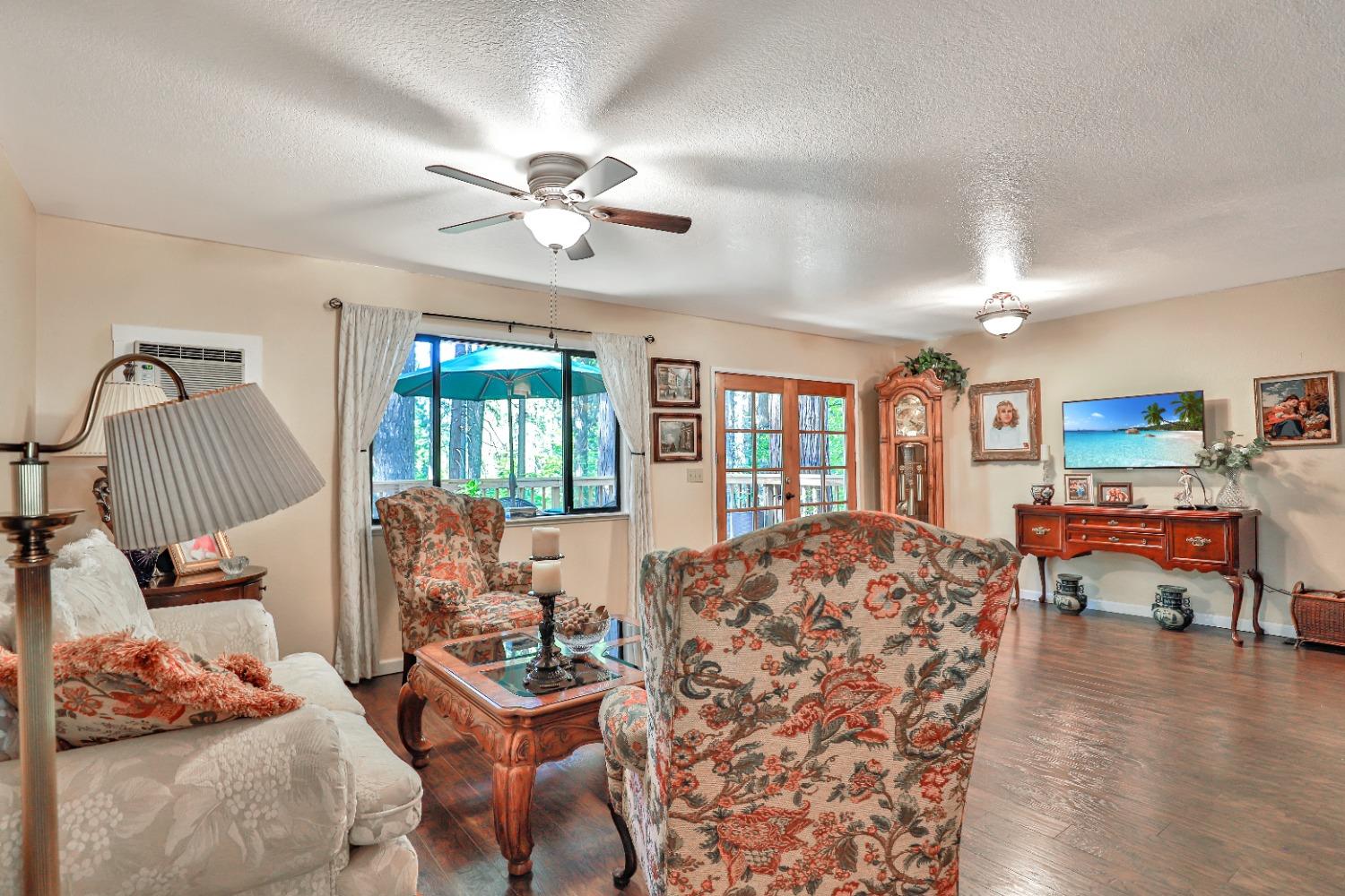 Detail Gallery Image 9 of 32 For 6307 Pine, Pollock Pines,  CA 95726 - 3 Beds | 2 Baths