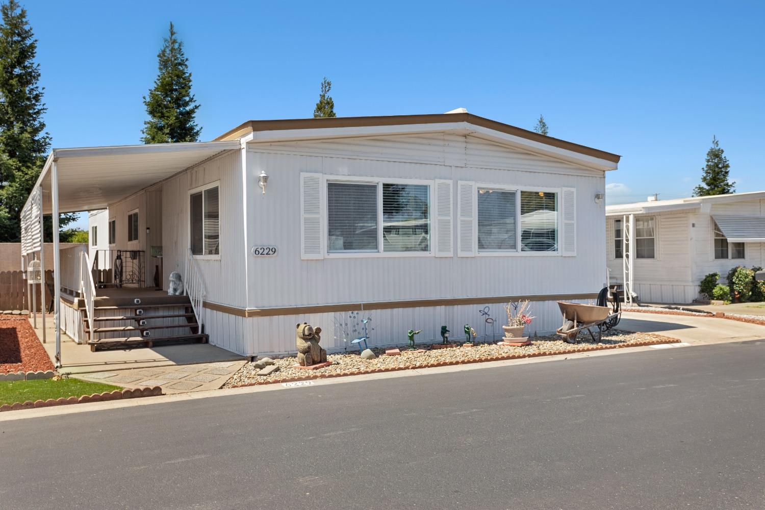 Detail Gallery Image 1 of 1 For 6229 Stagecoach Dr, Sacramento,  CA 95842 - 3 Beds | 2 Baths