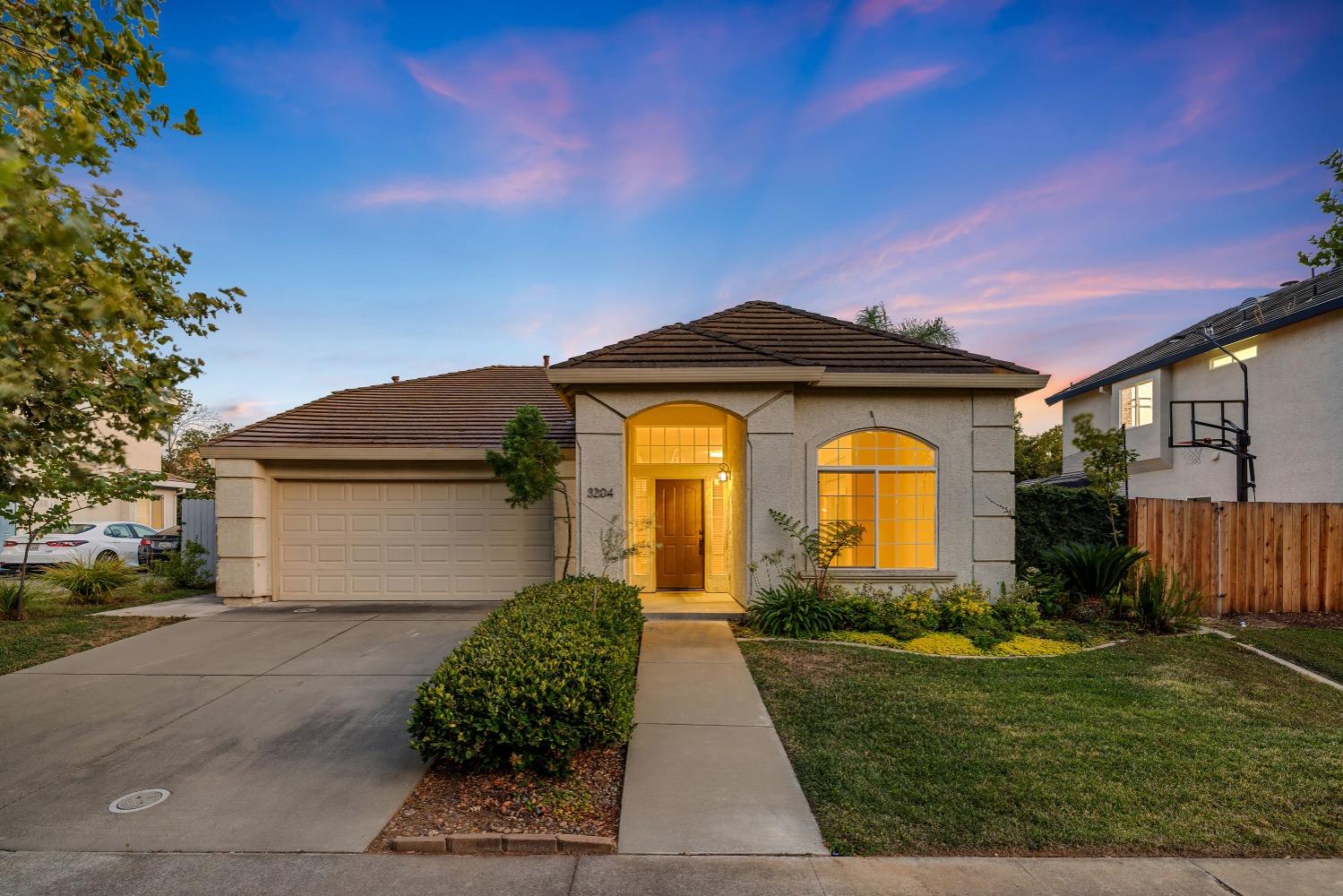 Detail Gallery Image 1 of 1 For 3204 Mayten Way, Elk Grove,  CA 95758 - 3 Beds | 2 Baths