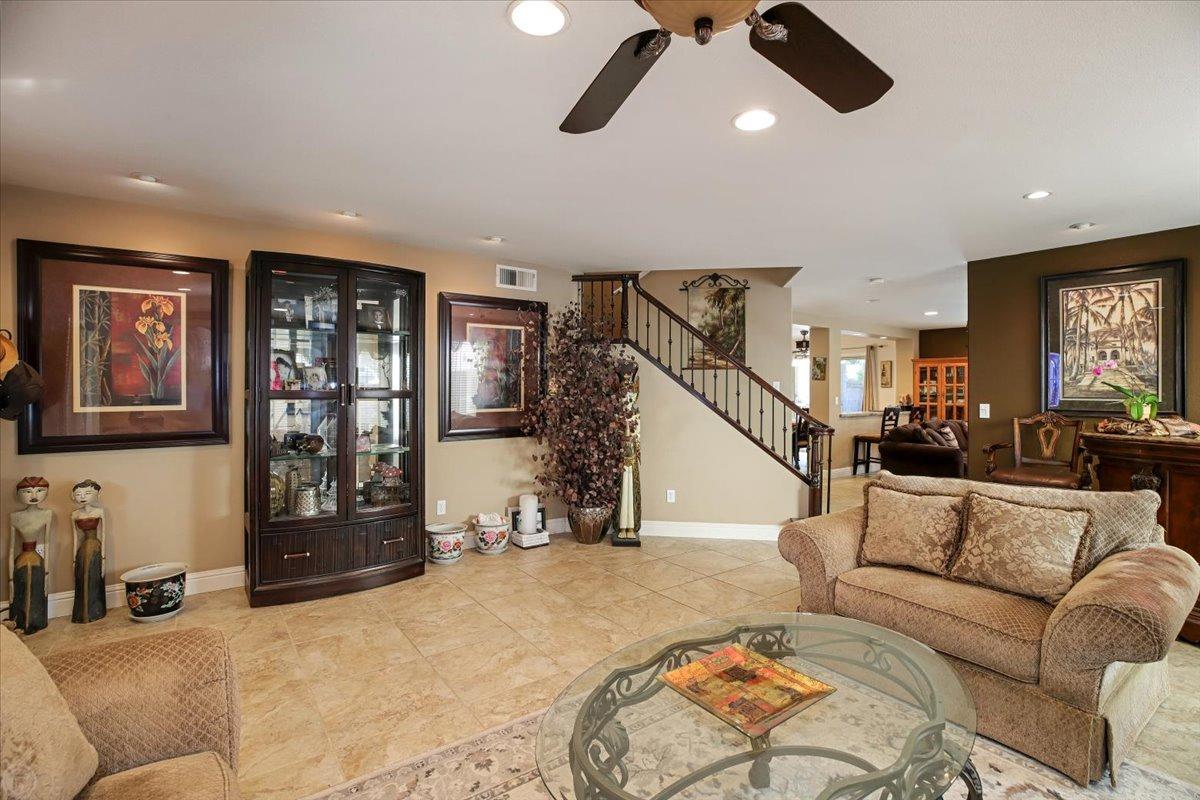 Detail Gallery Image 10 of 59 For 446 Glenbriar Cir, Tracy,  CA 95377 - 5 Beds | 2/1 Baths