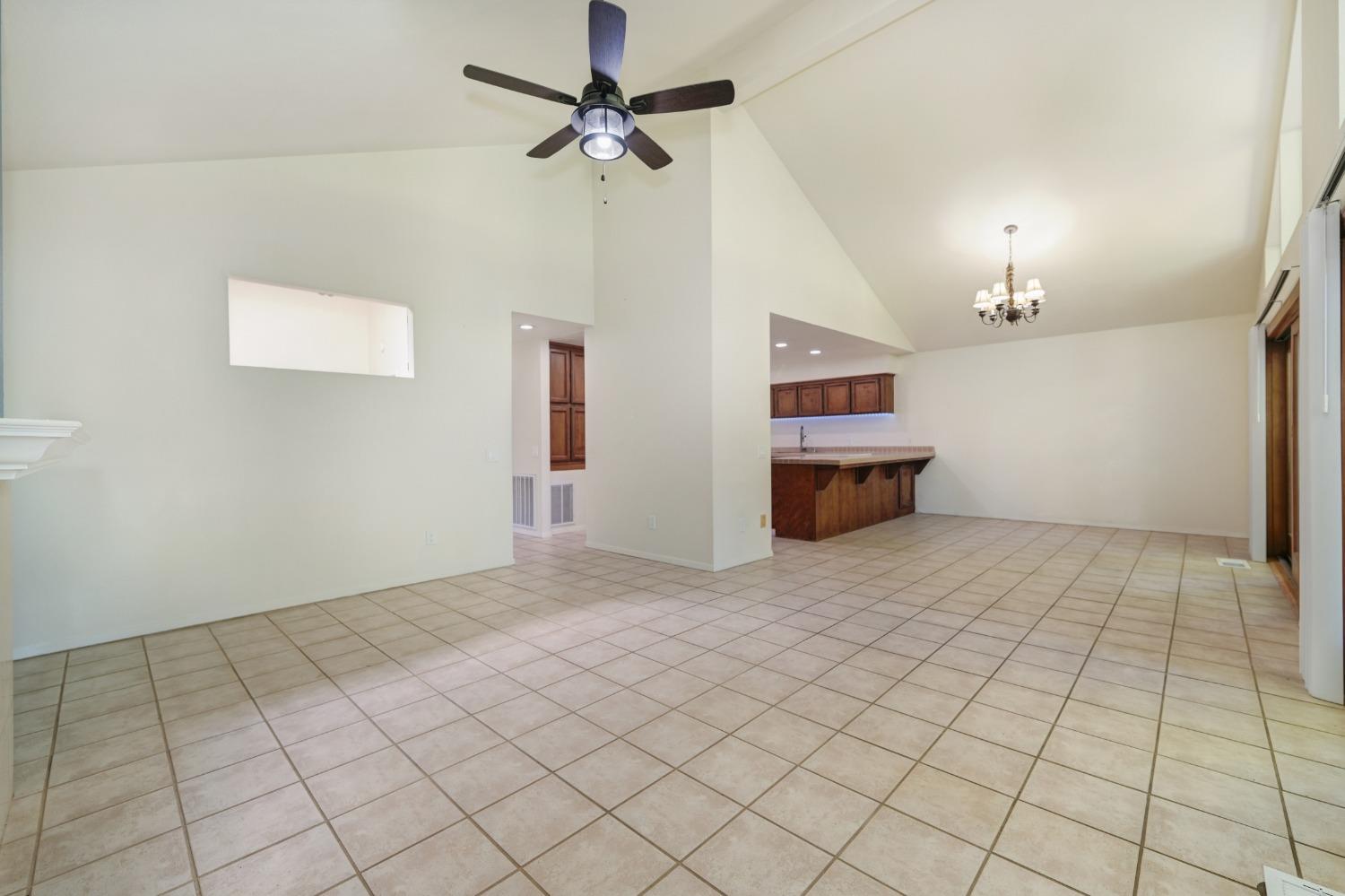 Photo #8: 224083803 Listing 