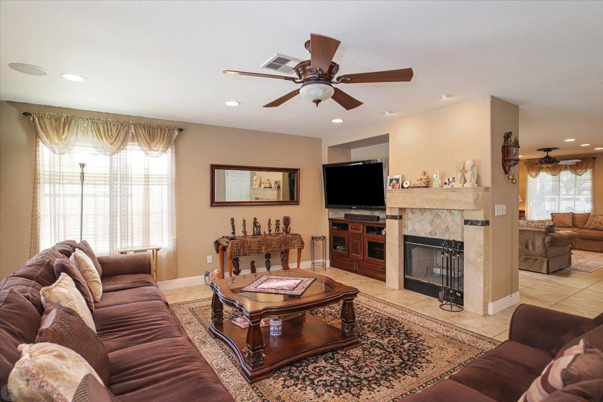 Detail Gallery Image 14 of 59 For 446 Glenbriar Cir, Tracy,  CA 95377 - 5 Beds | 2/1 Baths