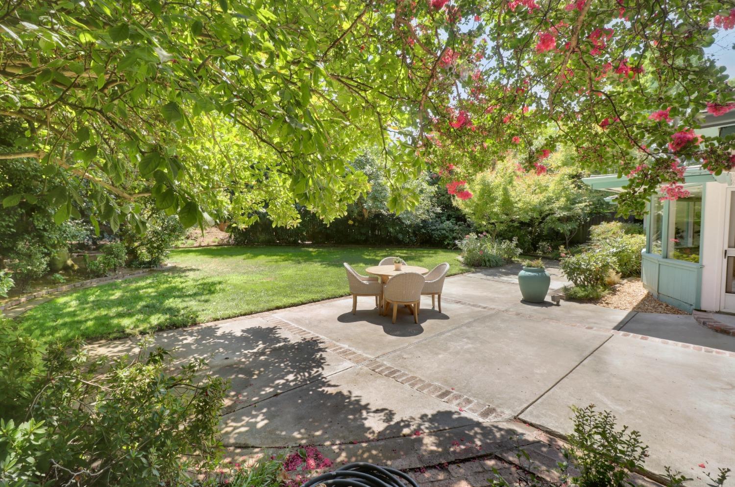 Detail Gallery Image 1 of 1 For 3230 American River Dr, Sacramento,  CA 95864 - 3 Beds | 2 Baths