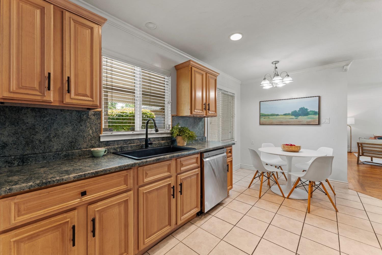 Detail Gallery Image 28 of 52 For 3029 Stanton Cir, Carmichael,  CA 95608 - 3 Beds | 2 Baths