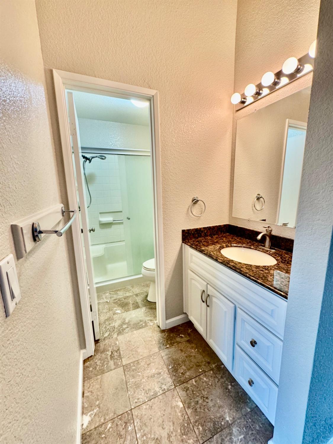 Detail Gallery Image 31 of 57 For 1037 Klemeyer Cir, Stockton,  CA 95206 - 4 Beds | 2 Baths