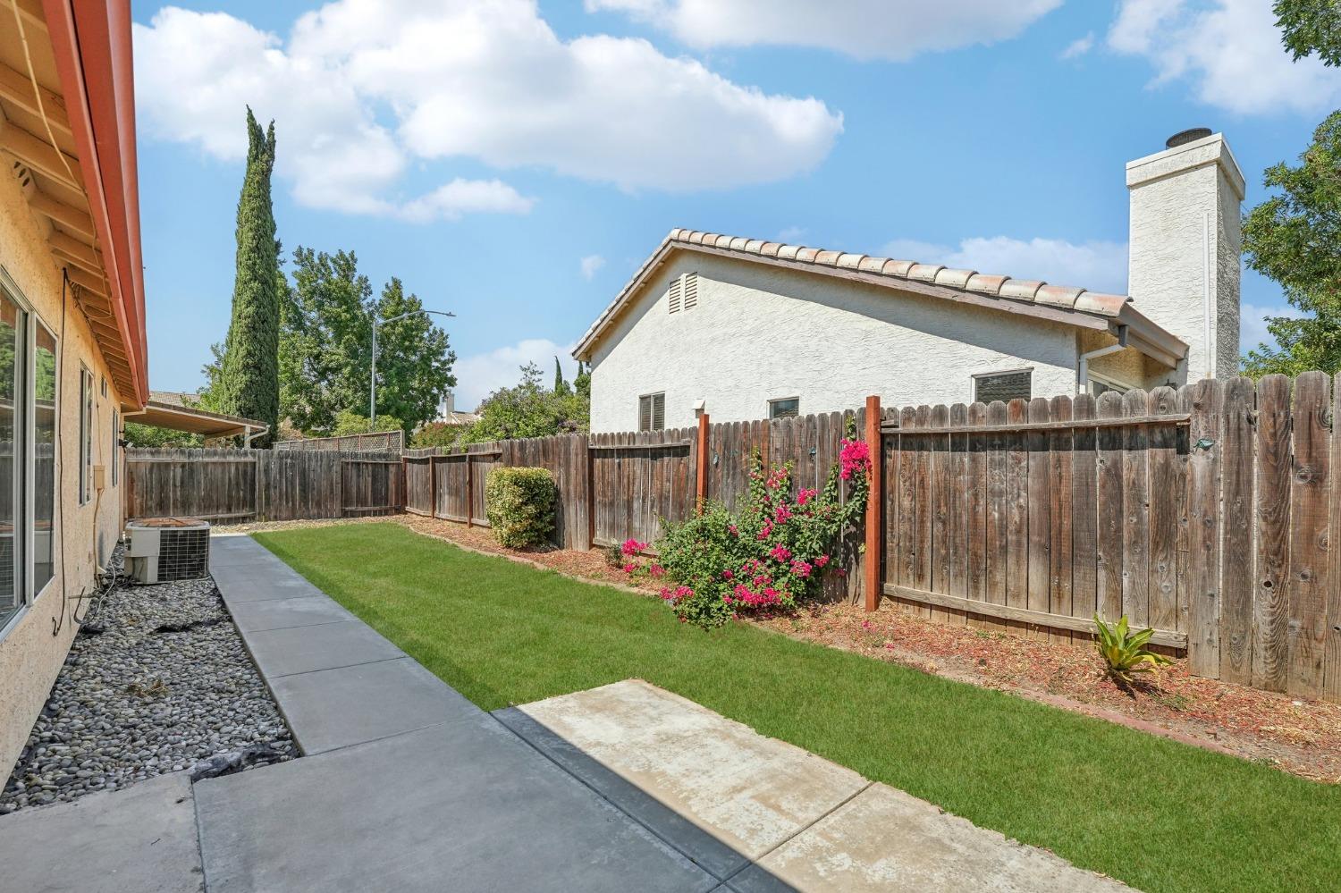 Detail Gallery Image 5 of 57 For 1387 Peppertree Way, Tracy,  CA 95376 - 3 Beds | 2 Baths