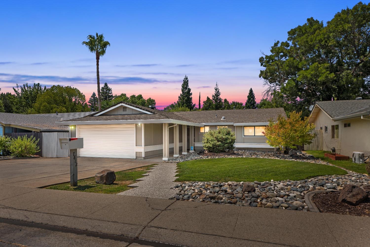 Detail Gallery Image 1 of 1 For 7812 Garry Oak Dr, Citrus Heights,  CA 95610 - 3 Beds | 2 Baths