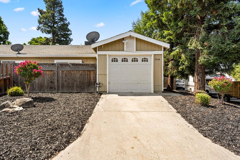 Detail Gallery Image 1 of 1 For 5544 Tupelo Dr, Sacramento,  CA 95842 - 2 Beds | 2 Baths