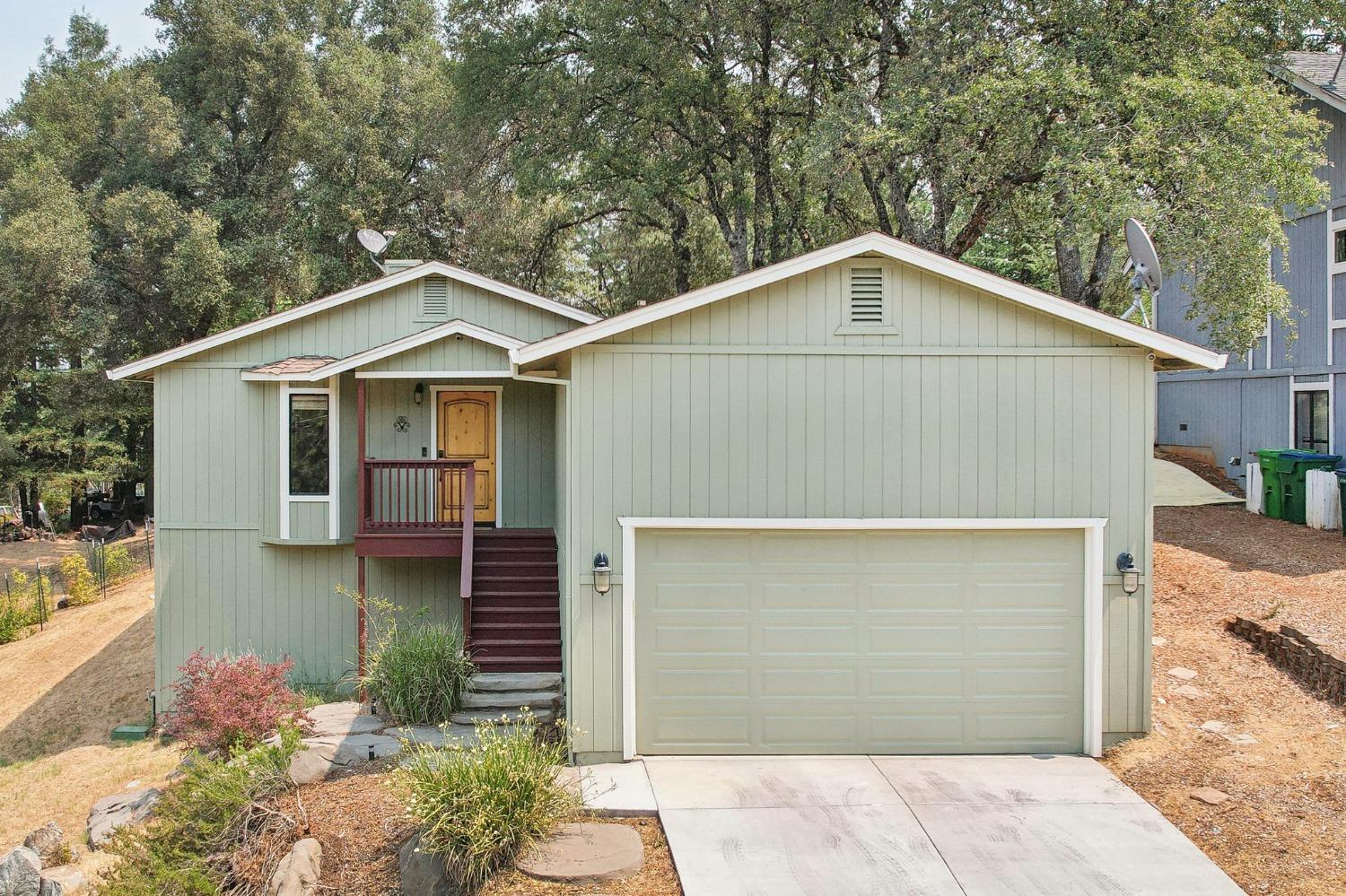 Detail Gallery Image 1 of 36 For 25107 Oro Valley Rd, Auburn,  CA 95602 - 3 Beds | 2 Baths