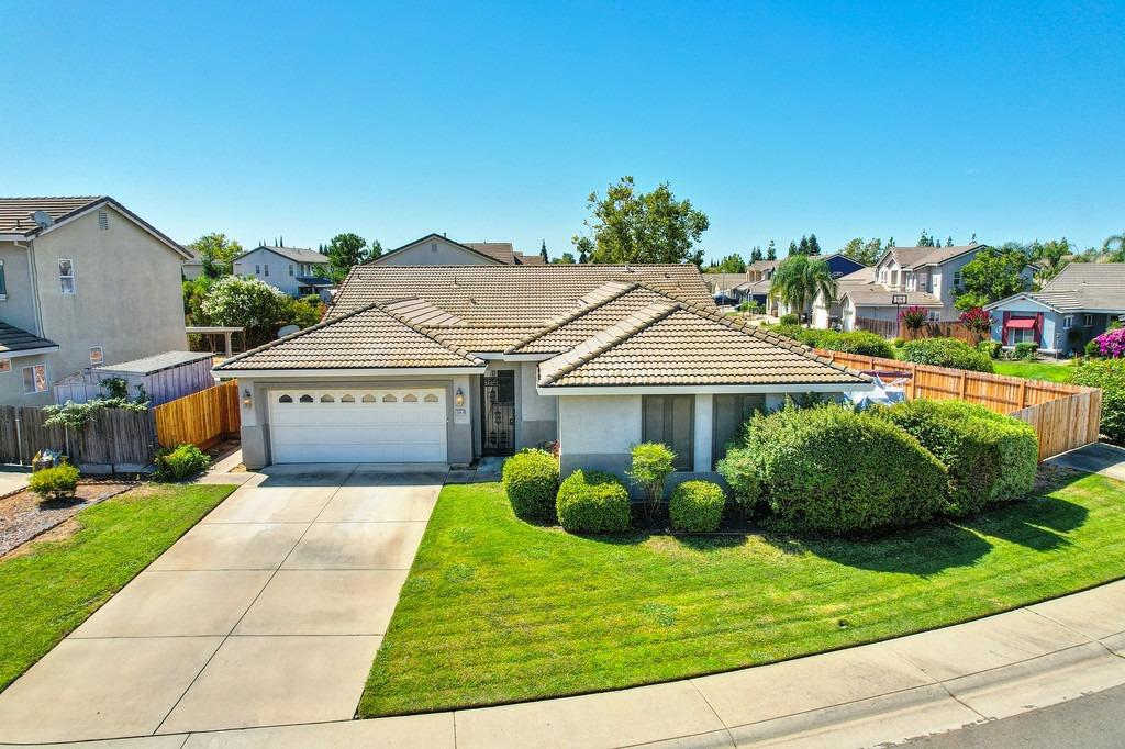 Detail Gallery Image 1 of 34 For 10064 N Mission Hills Dr, Sacramento,  CA 95829 - 4 Beds | 3/1 Baths