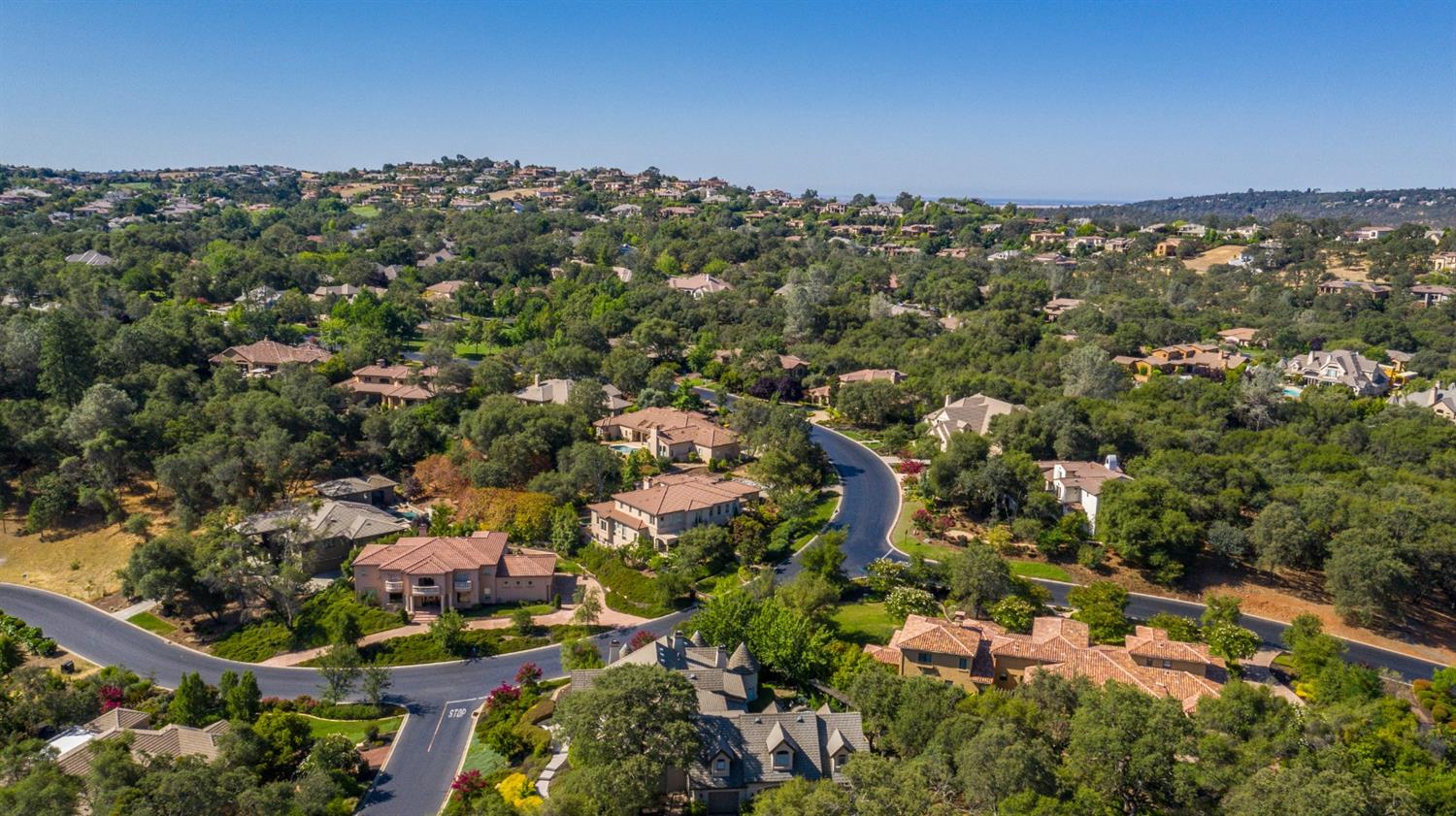 Detail Gallery Image 15 of 37 For 4950 Greyson Creek Dr, El Dorado Hills,  CA 95762 - 4 Beds | 5/1 Baths