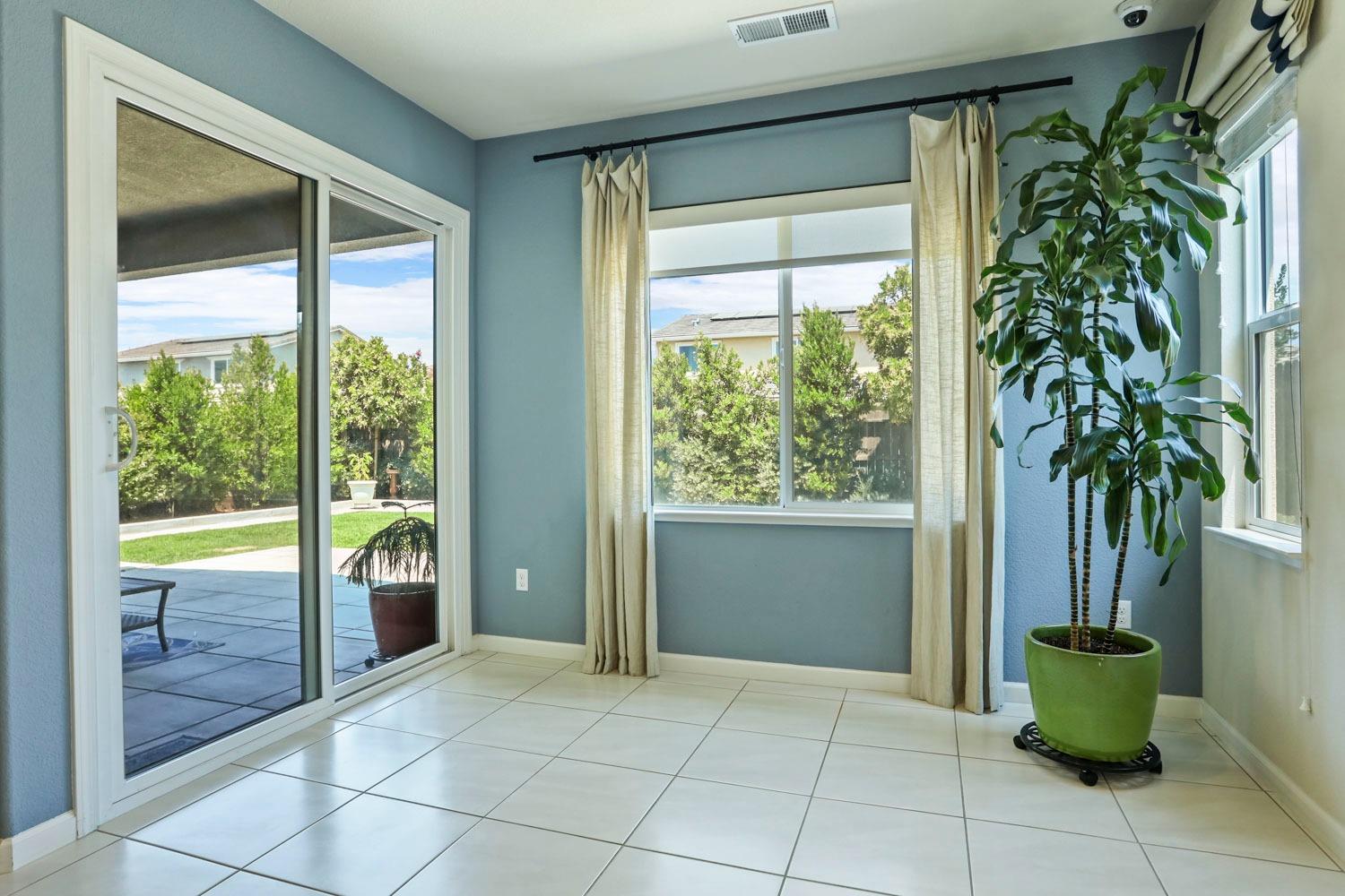 Detail Gallery Image 12 of 41 For 2433 N Wisteria Ln, Turlock,  CA 95380 - 3 Beds | 2 Baths